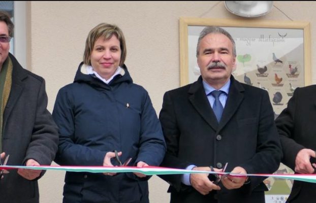 Ünnepélyes keretek között került átadásra a Baromfitelep felújított központi épülete