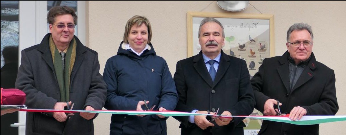 Ünnepélyes keretek között került átadásra a Baromfitelep felújított központi épülete